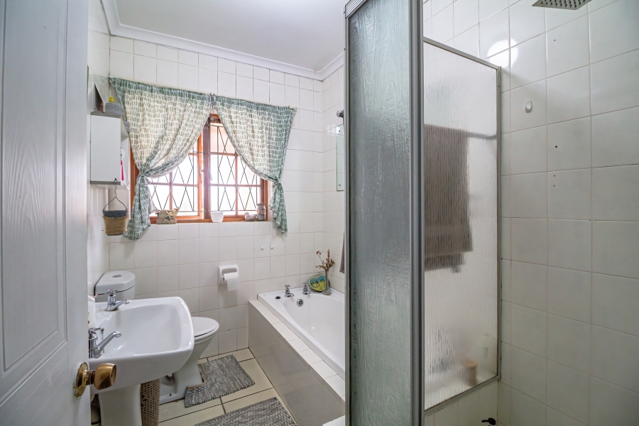 4 Bedroom Property for Sale in Bramhope Eastern Cape